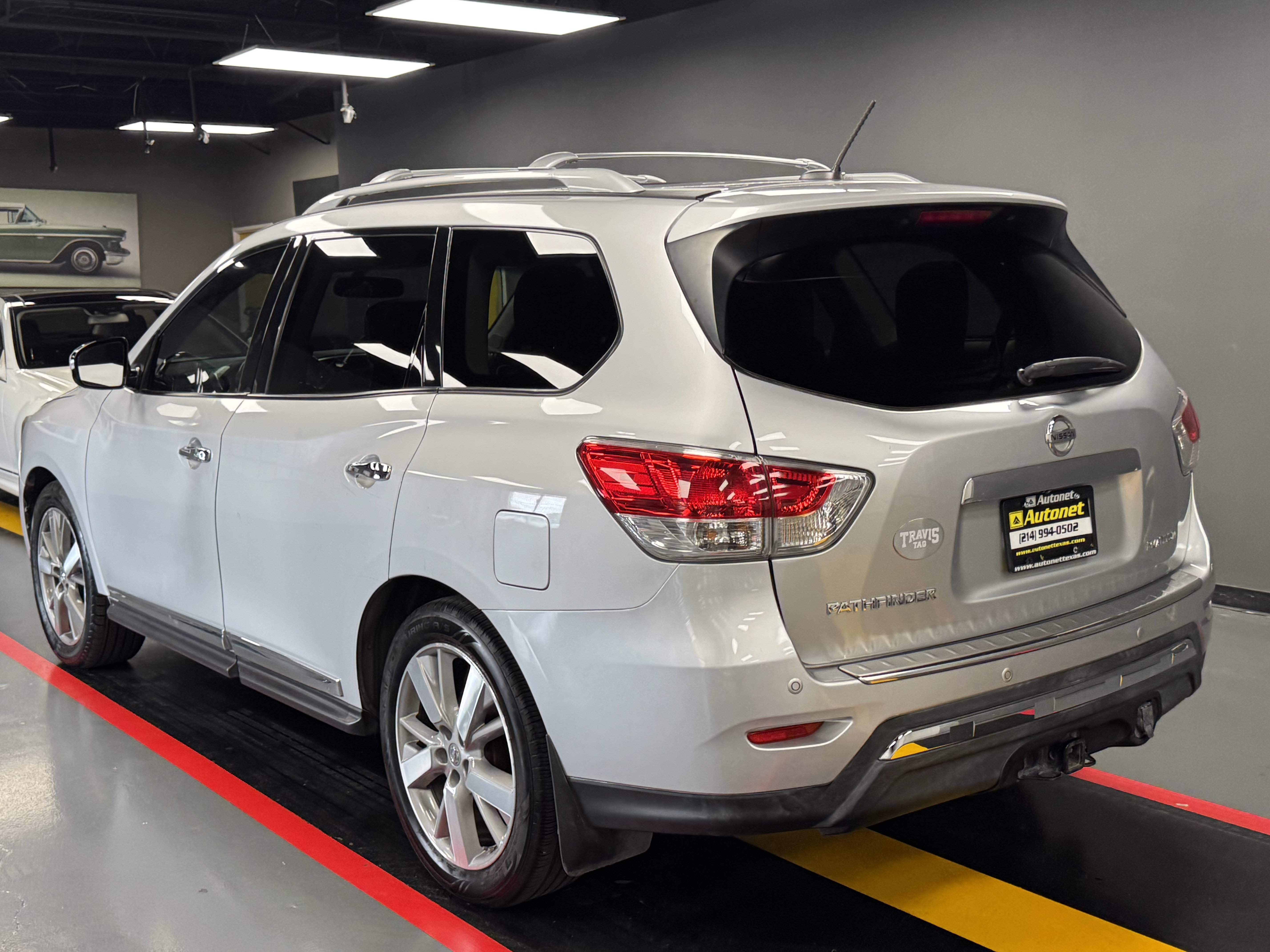 Used 2014 Nissan Pathfinder Platinum w/ Platinum Premium Package FWD image 4
