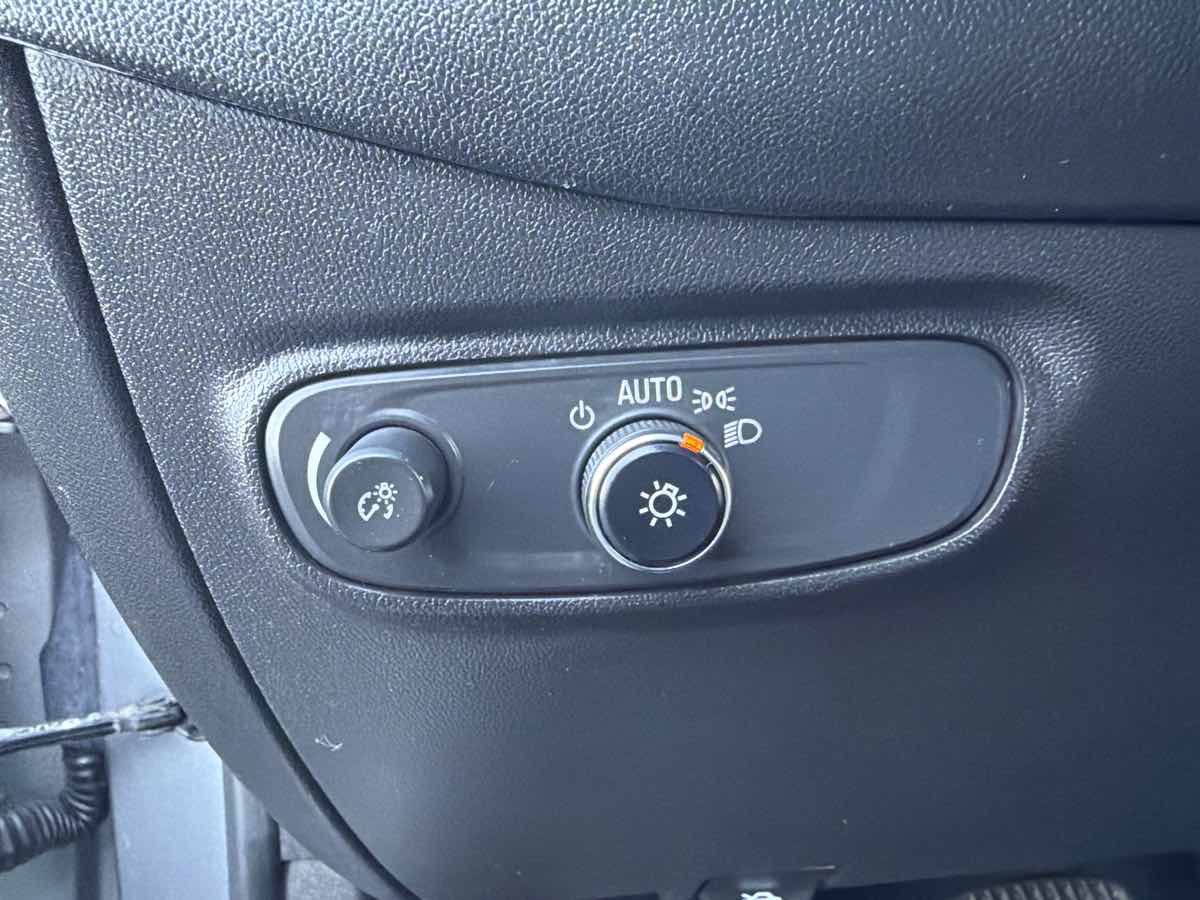 Used 2023 Chevrolet Equinox LS image 40