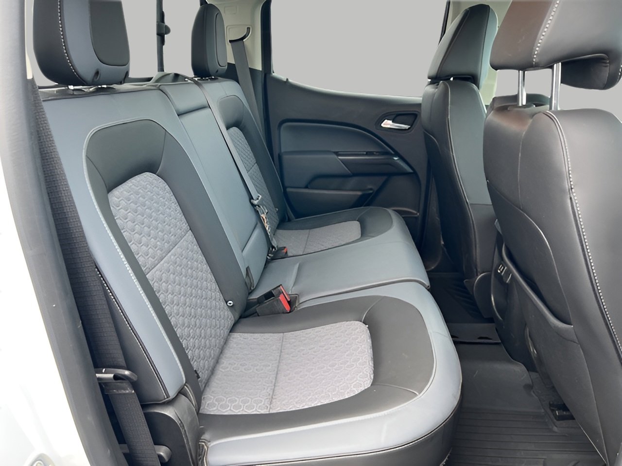 Used 2021 Chevrolet Colorado Z71 w/ LPO, Tonneau and Step Package image 34