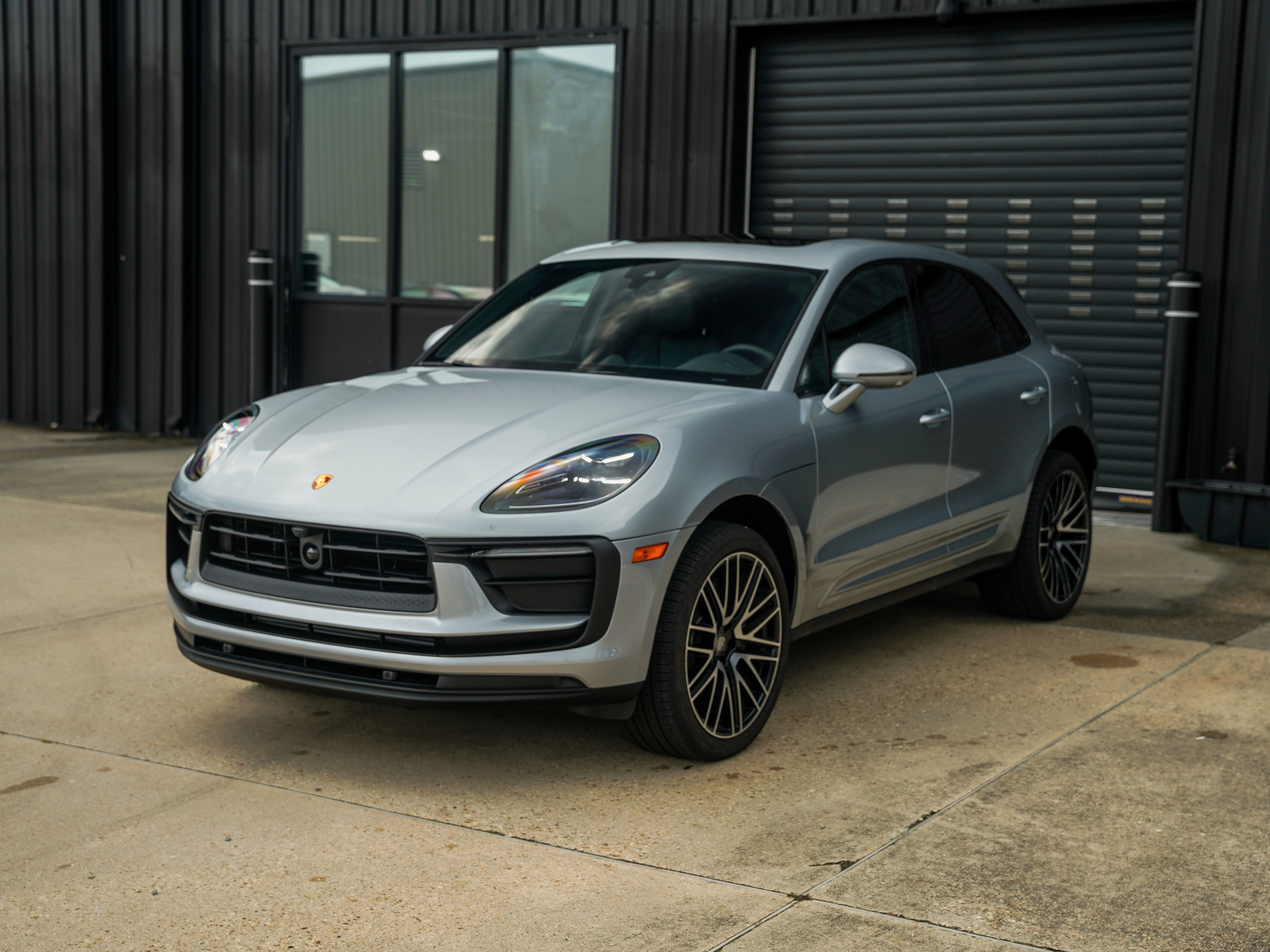 New 2025 Porsche Macan image 8