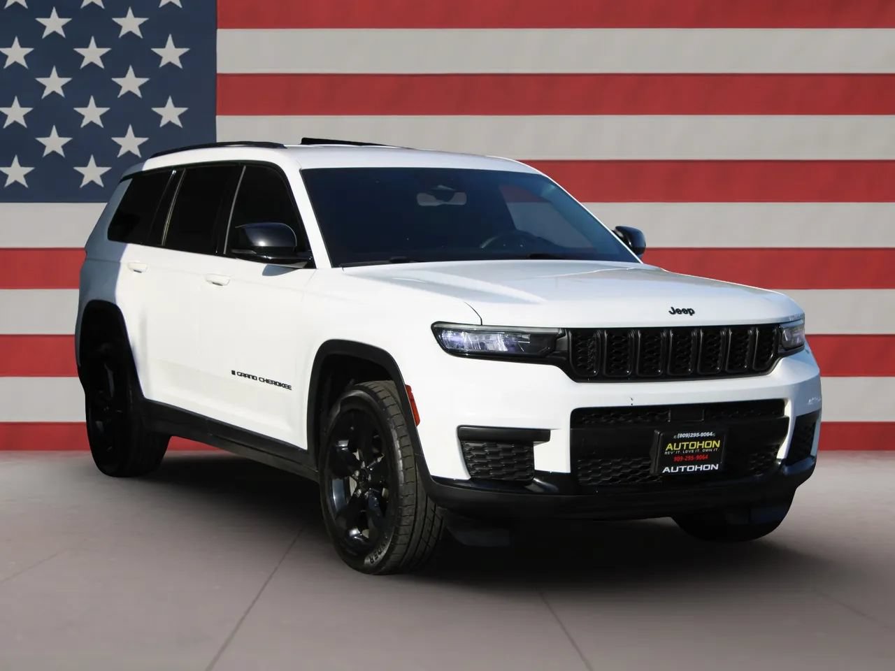 Used 2023 Jeep Grand Cherokee L Laredo RWD image 3