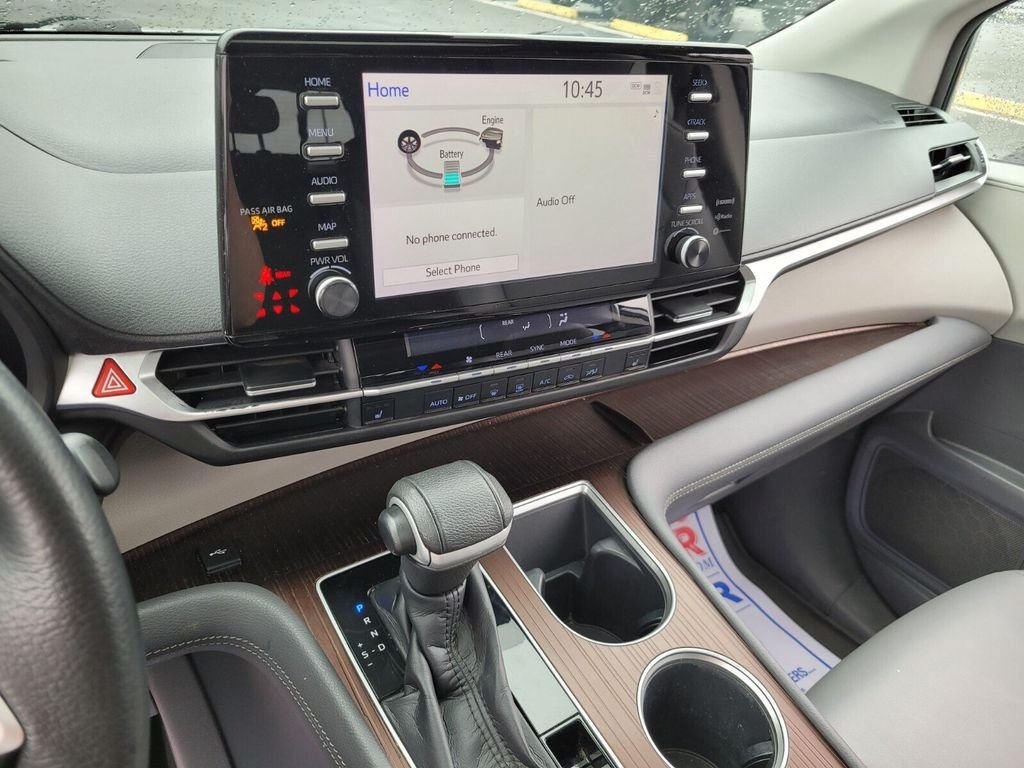 Used 2021 Toyota Sienna XLE FWD image 22