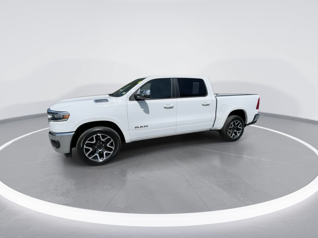Used 2025 RAM 1500 Laramie AWD/4WD image 9