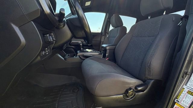 Used 2018 Toyota Tacoma TRD Sport AWD/4WD image 7