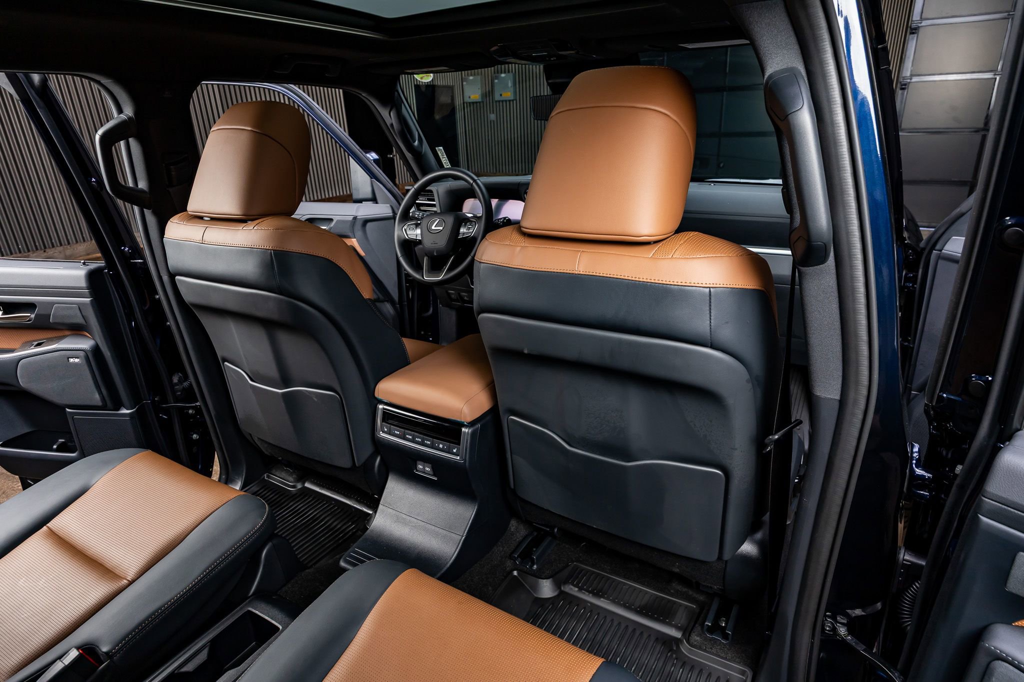 Used 2025 Lexus GX 550 w/ Accessory Package (2T) image 31