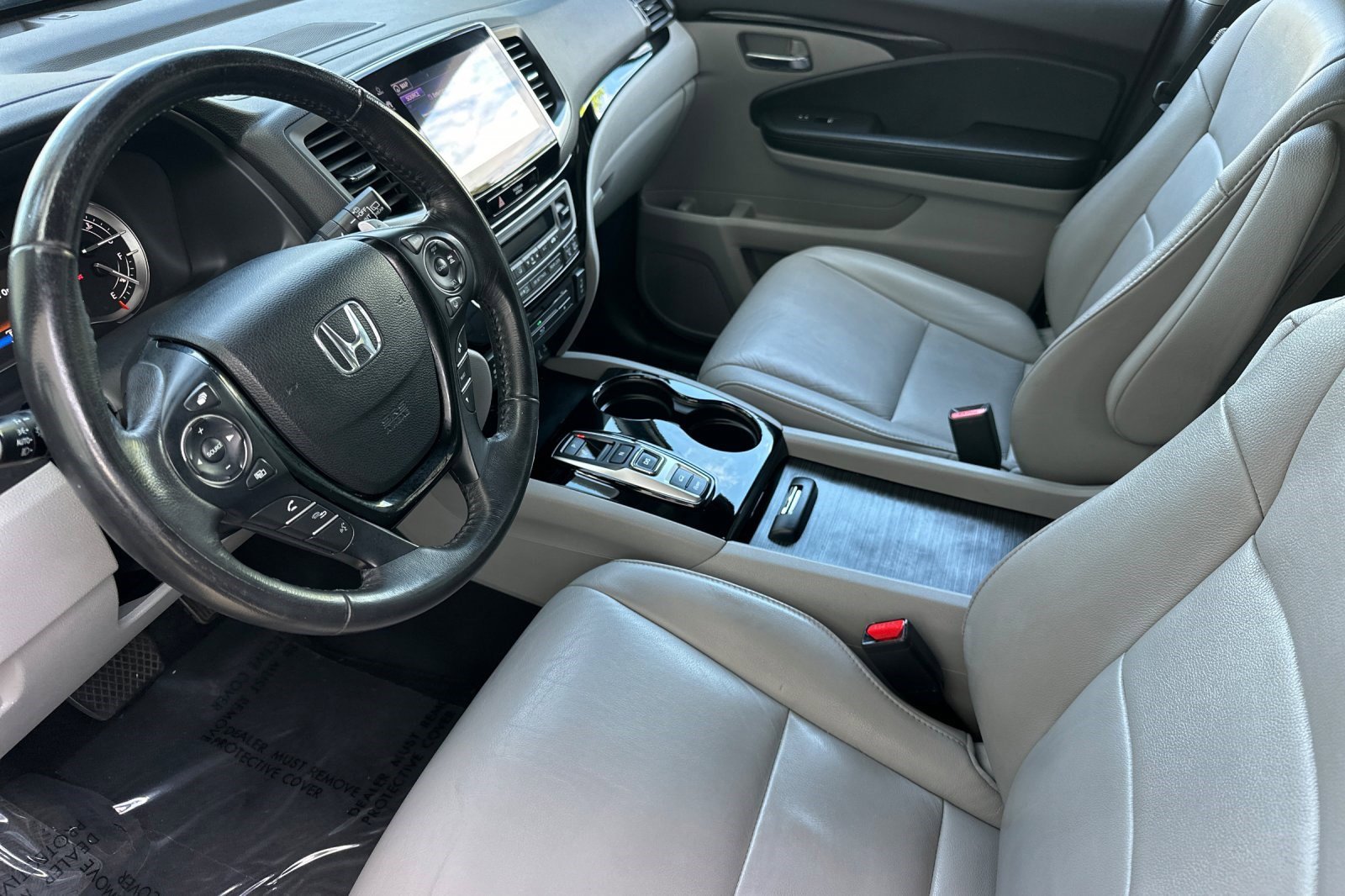 Used 2017 Honda Pilot Touring image 4