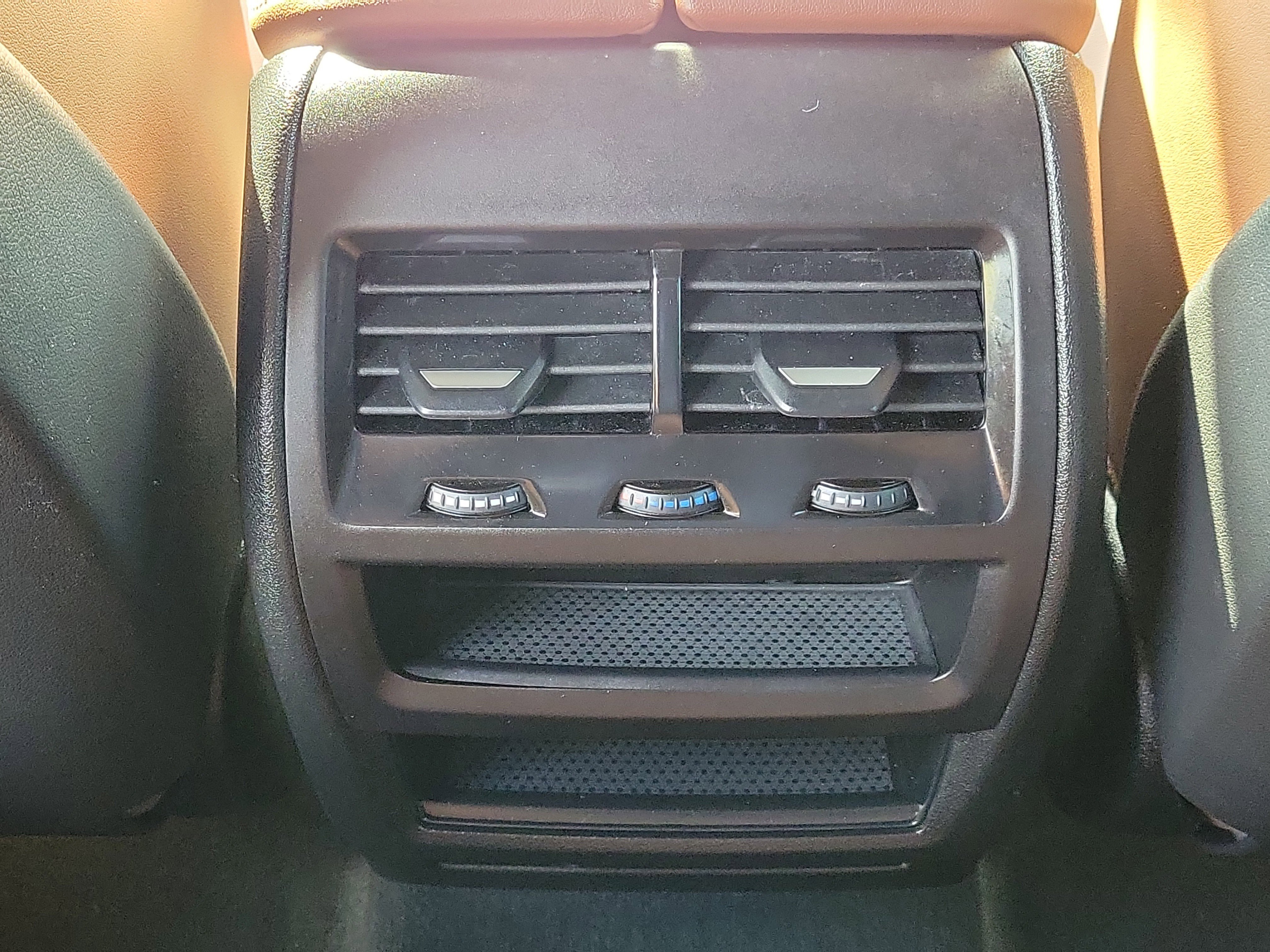 Used 2024 BMW X5 sDrive40i w/ Premium Package image 13