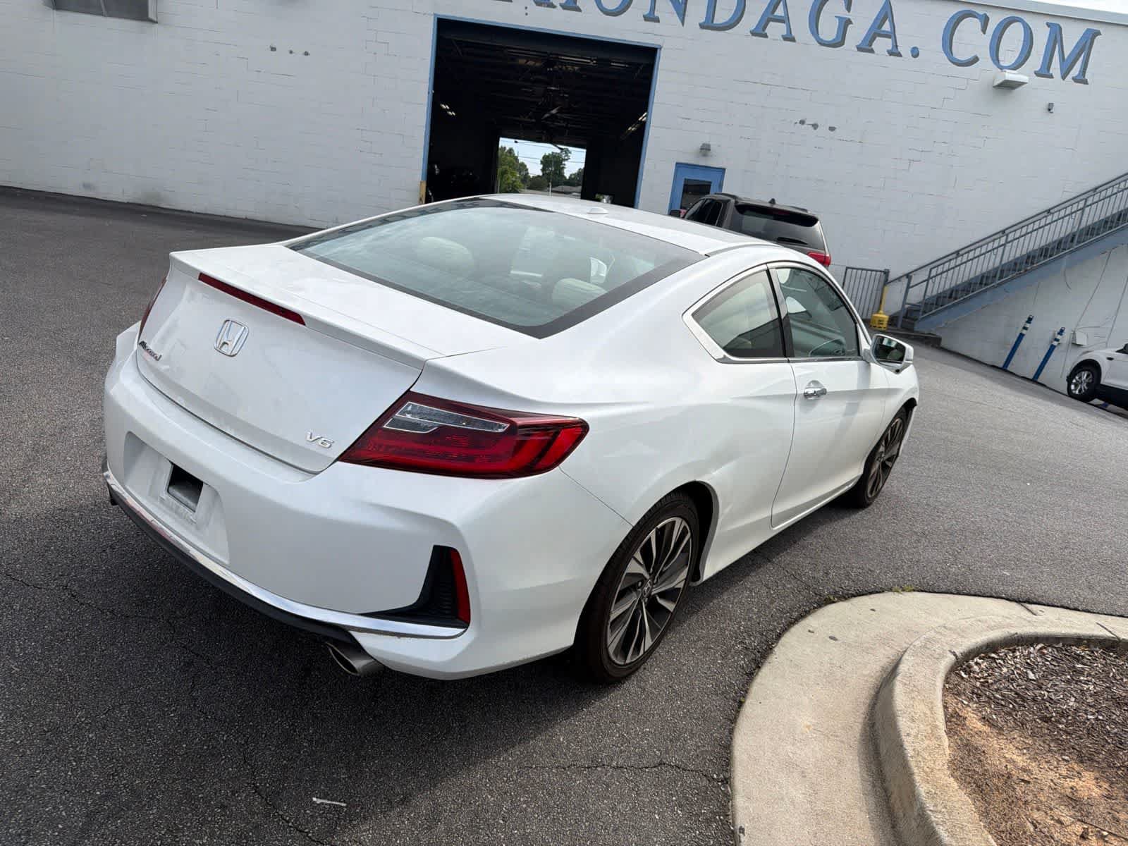 Used 2016 Honda Accord EX-L image 12