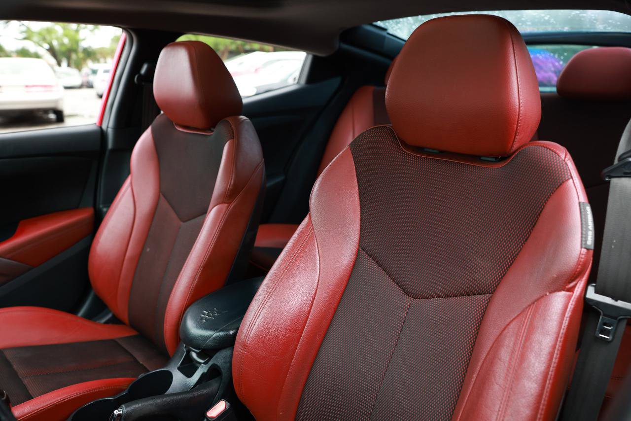 Used 2013 Hyundai Veloster w/ Style Pkg FWD image 6