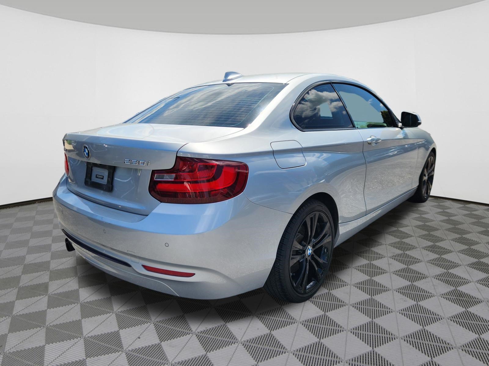 Used 2017 BMW 230i xDrive Coupe AWD/4WD image 4