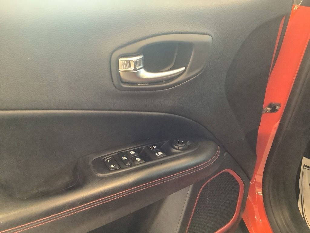 Used 2018 Jeep Compass Trailhawk w/ Cold Weather Group AWD/4WD image 18