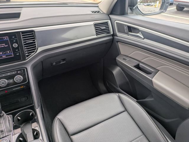 Certified 2022 Volkswagen Atlas SEL R-Line image 18