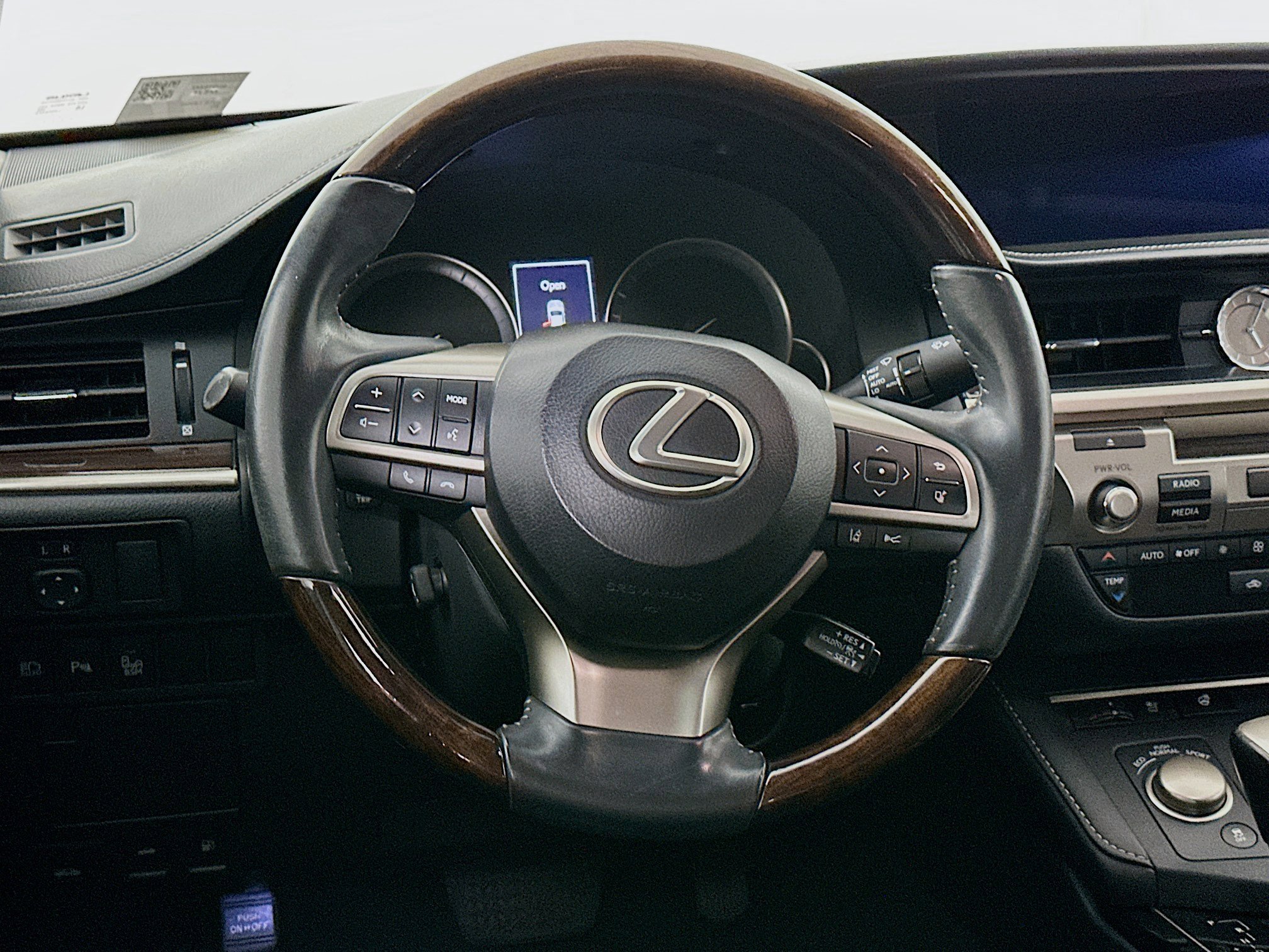 Used 2016 Lexus ES 350 w/ Navigation System Package FWD image 18