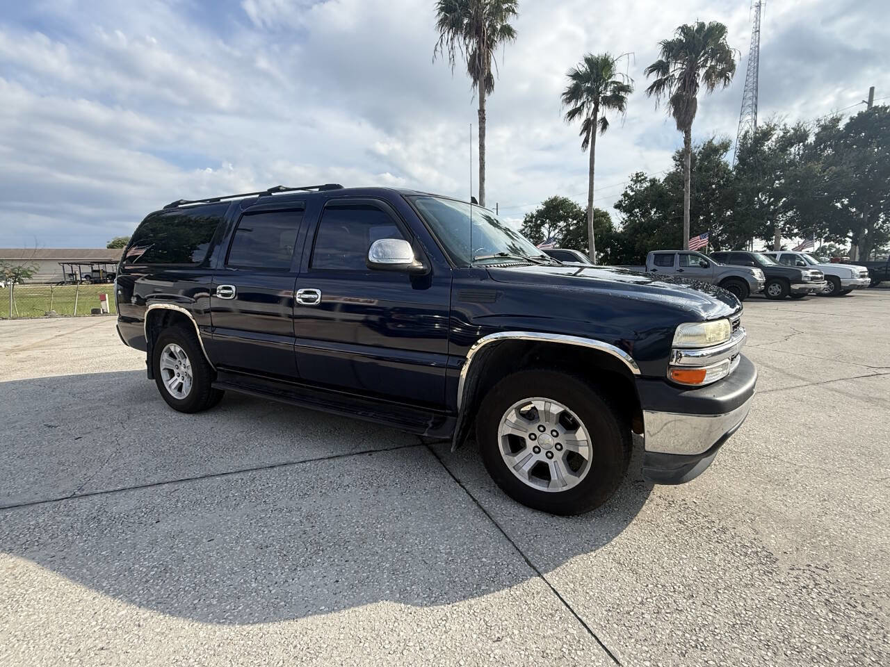 Used 2006 Chevrolet Suburban LS w/ Smart Select Package RWD image 3