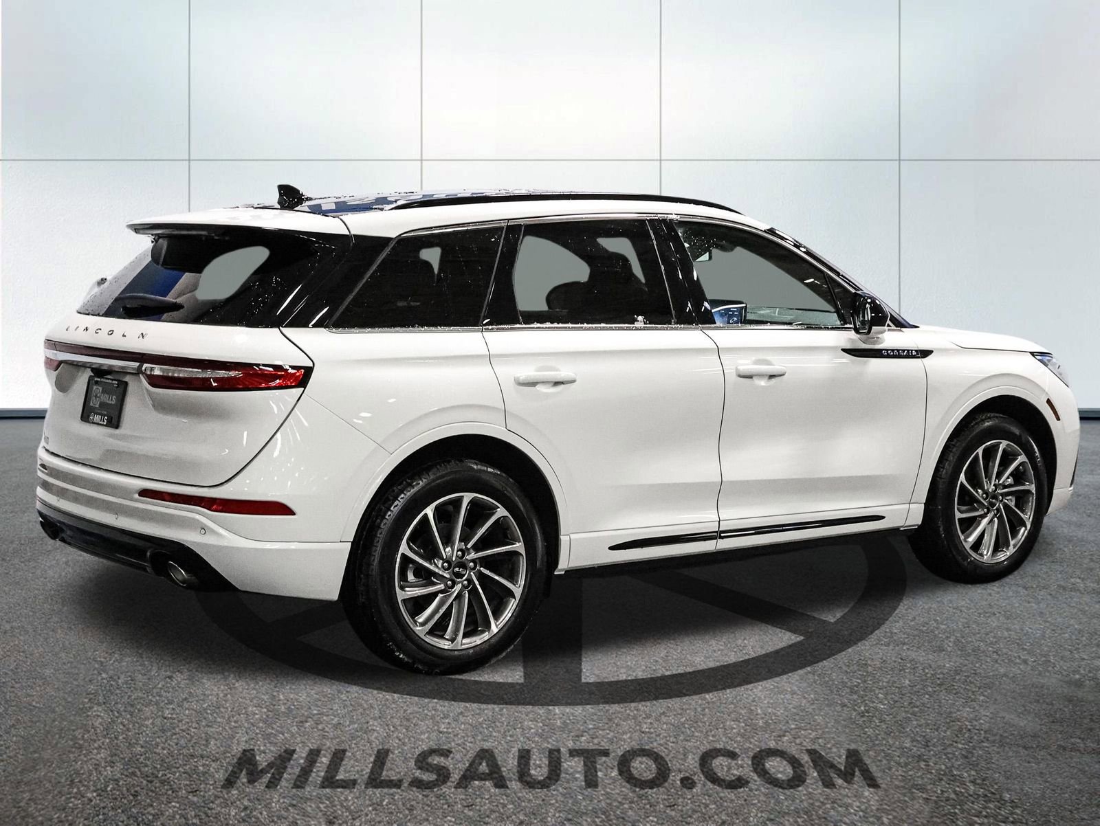 Used 2025 Lincoln Corsair Grand Touring image 8