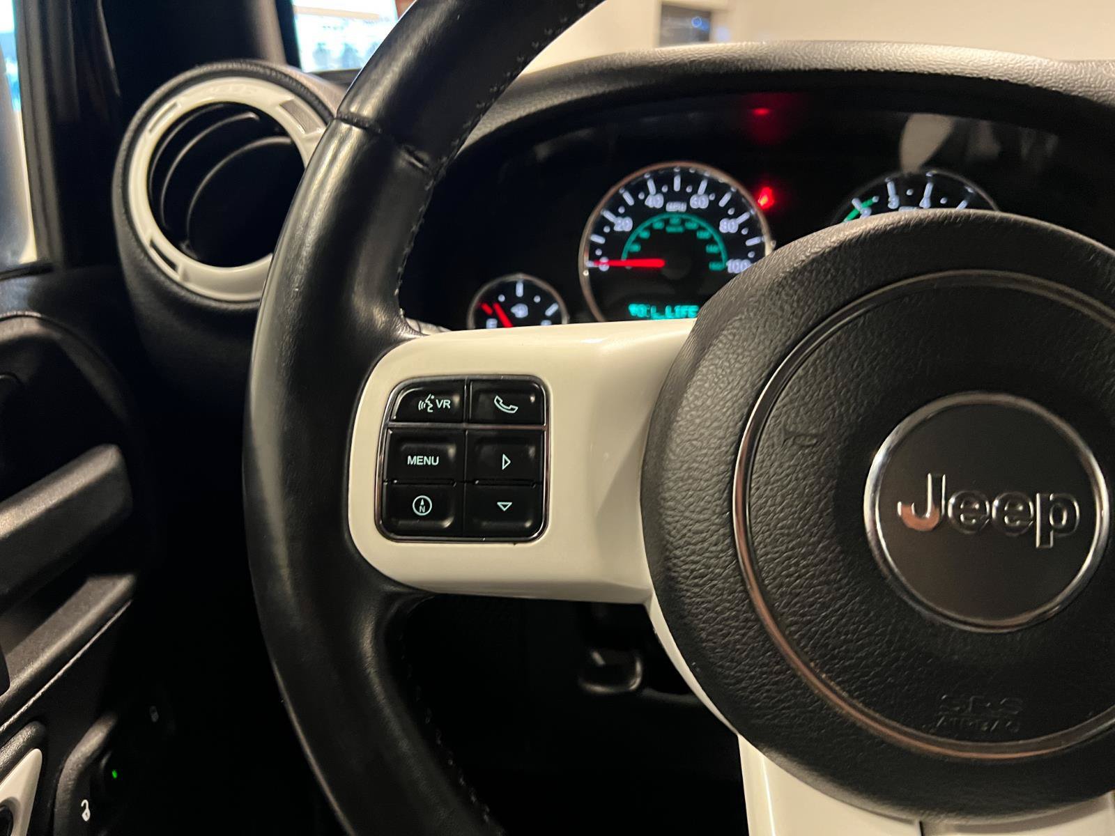 Used 2015 Jeep Wrangler Unlimited Sahara AWD/4WD image 13