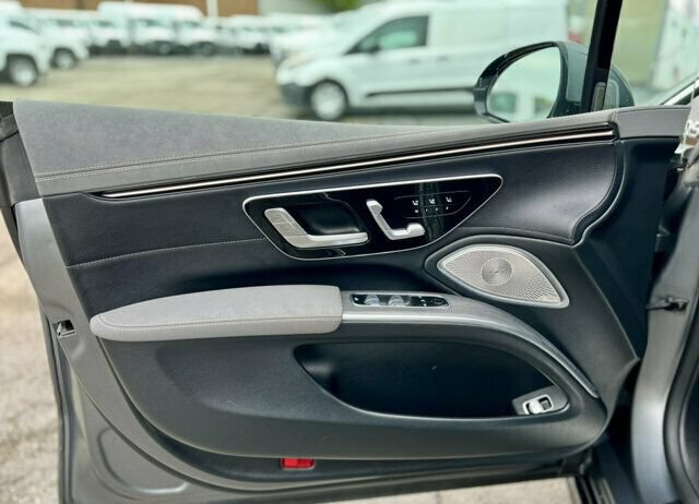 Used 2022 Mercedes-Benz EQS 580 4MATIC Sedan image 12