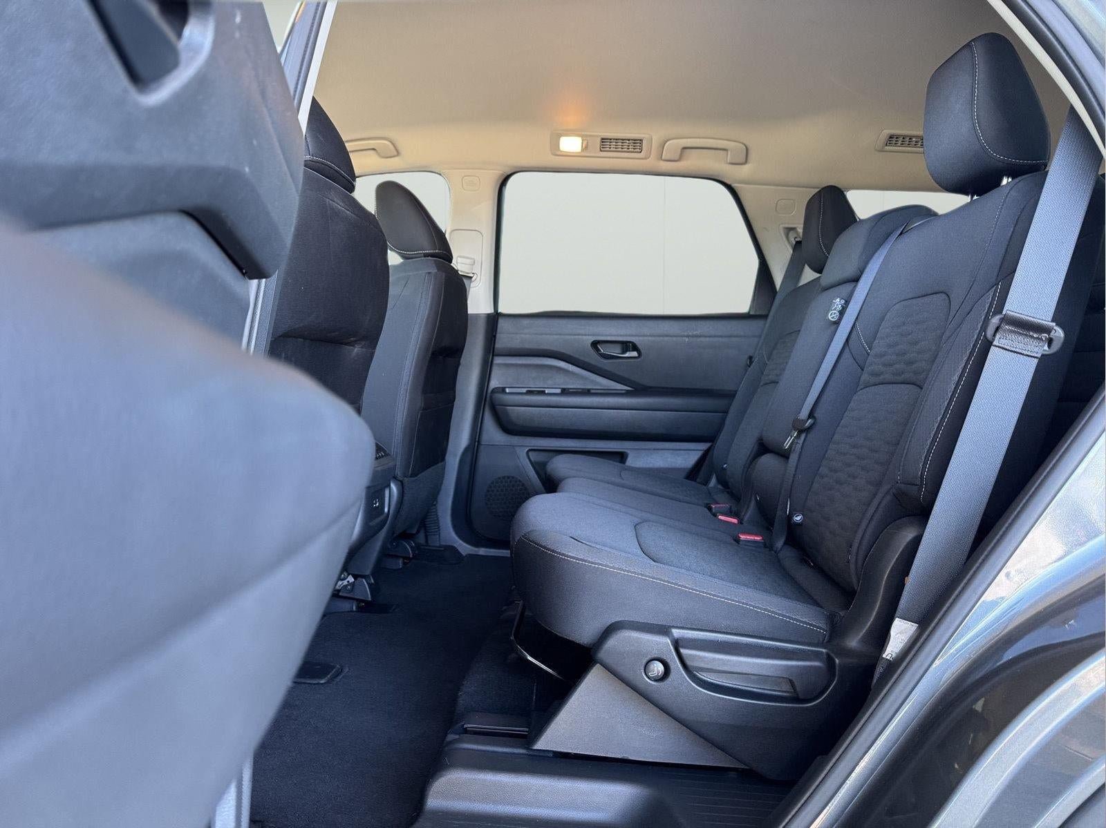 Used 2025 Nissan Pathfinder SV FWD image 6