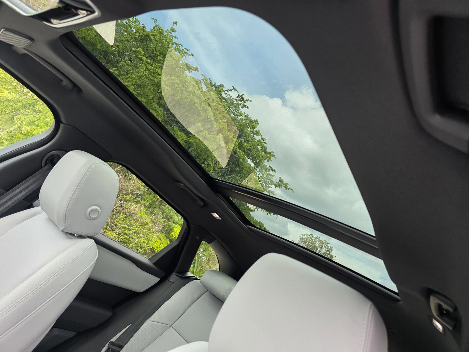 New 2026 Land Rover Range Rover Velar Dynamic SE image 12