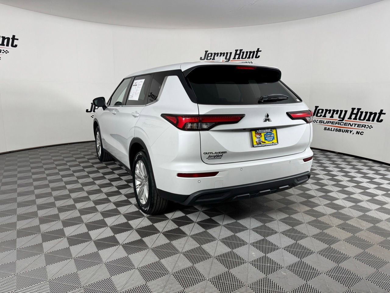 Used 2022 Mitsubishi Outlander ES image 9