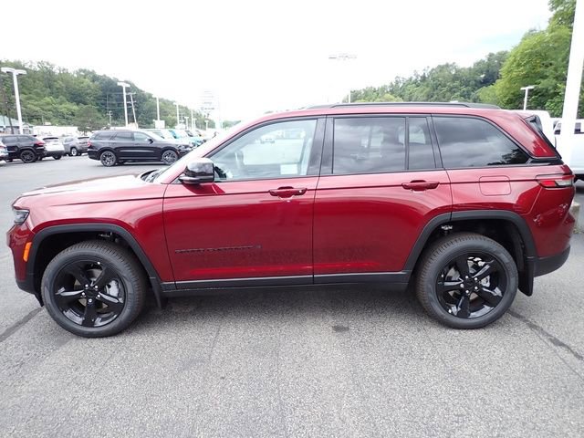 New 2025 Jeep Grand Cherokee Limited w/ Black Appearance Package image 2