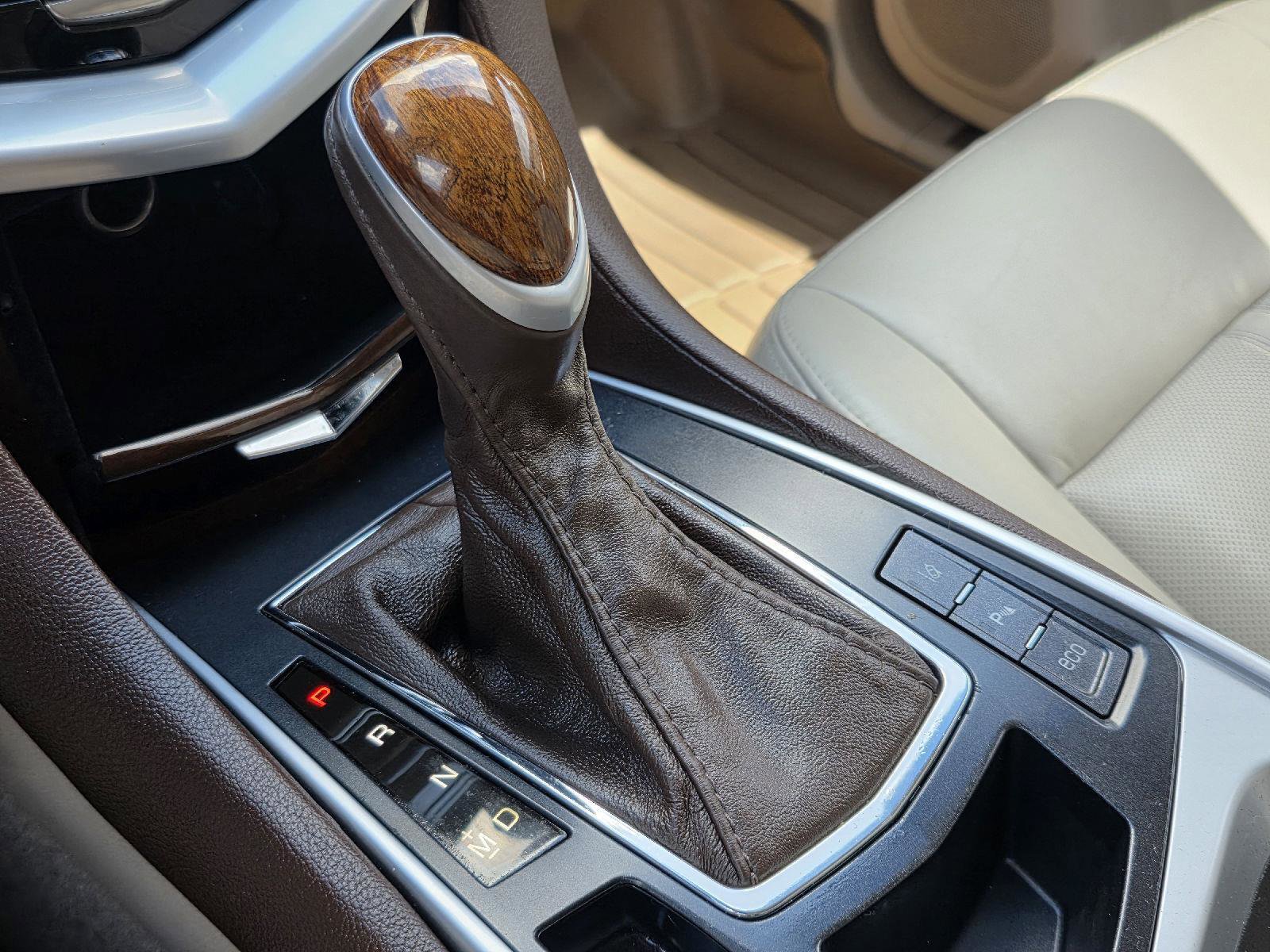 Used 2015 Cadillac SRX Luxury w/ Trailering Package image 18