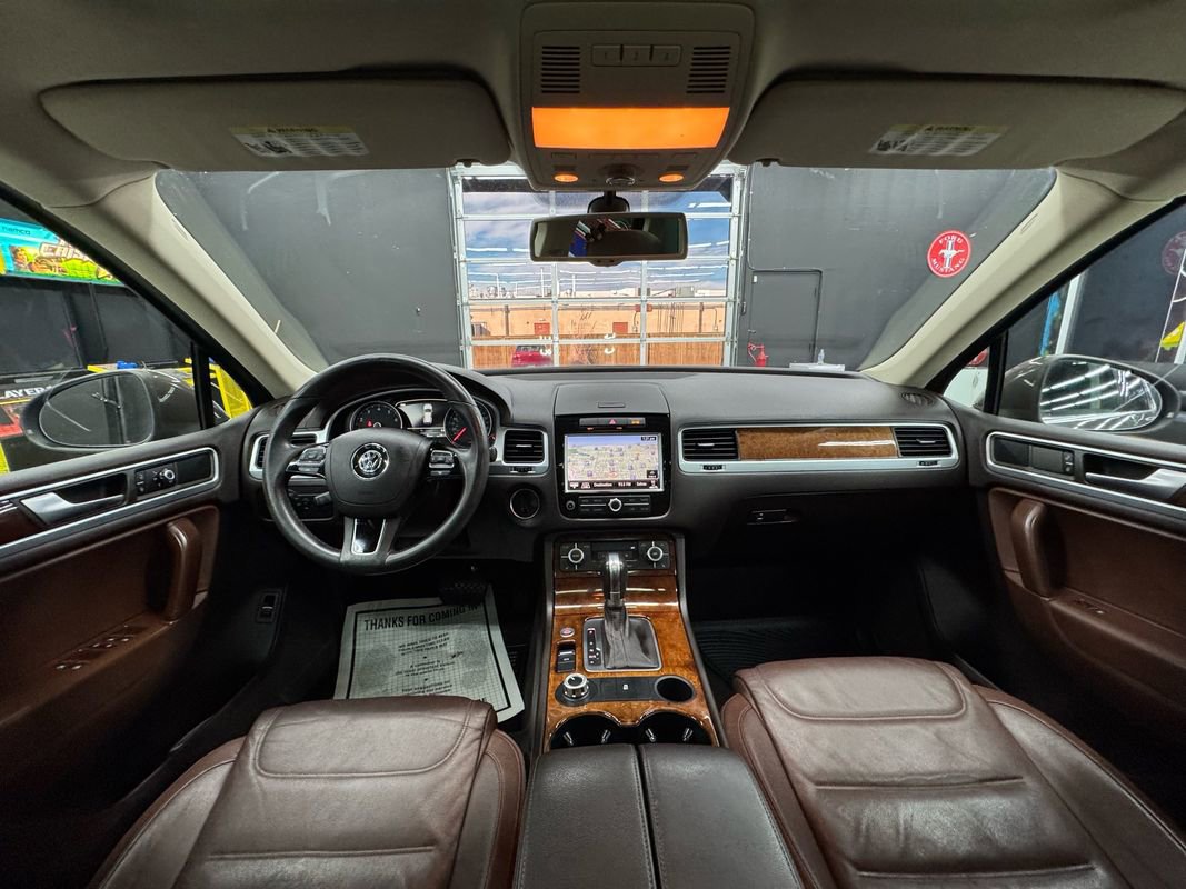 Used 2014 Volkswagen Touareg Sport image 34