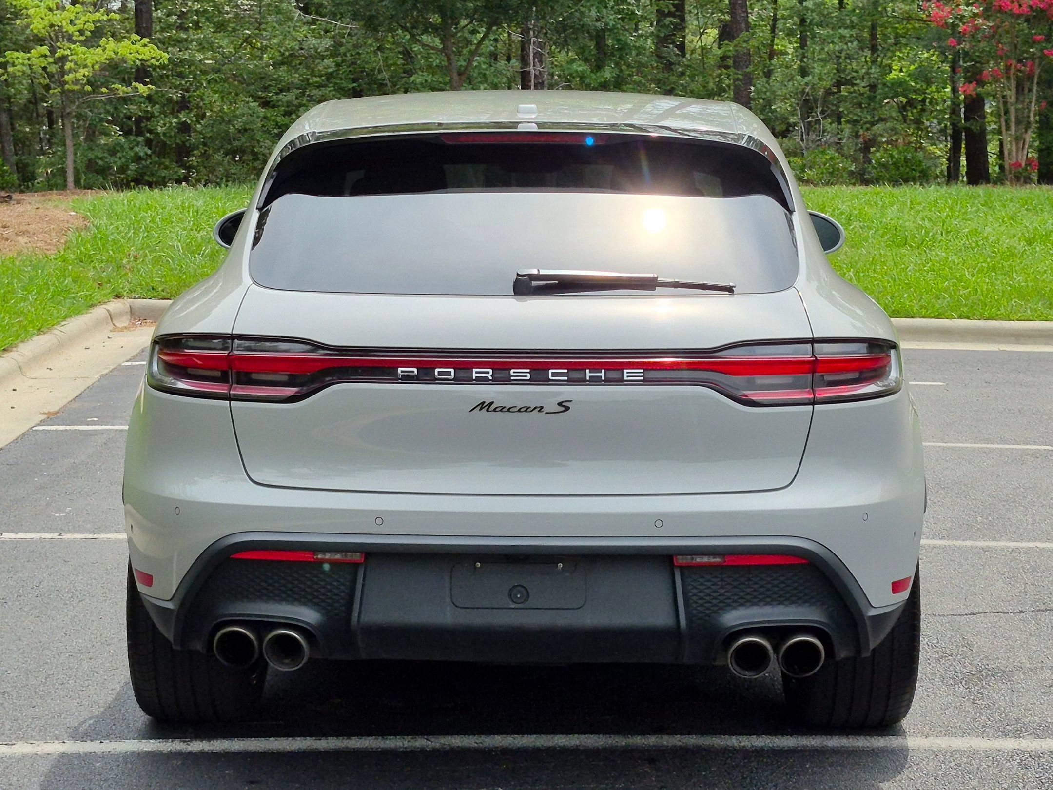 Certified 2022 Porsche Macan S AWD/4WD image 27