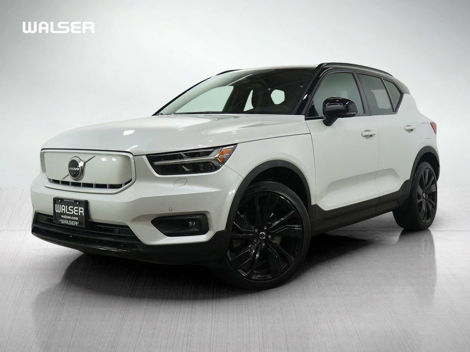 Used 2021 Volvo XC40 P8 Recharge w/ Advanced Package image 1