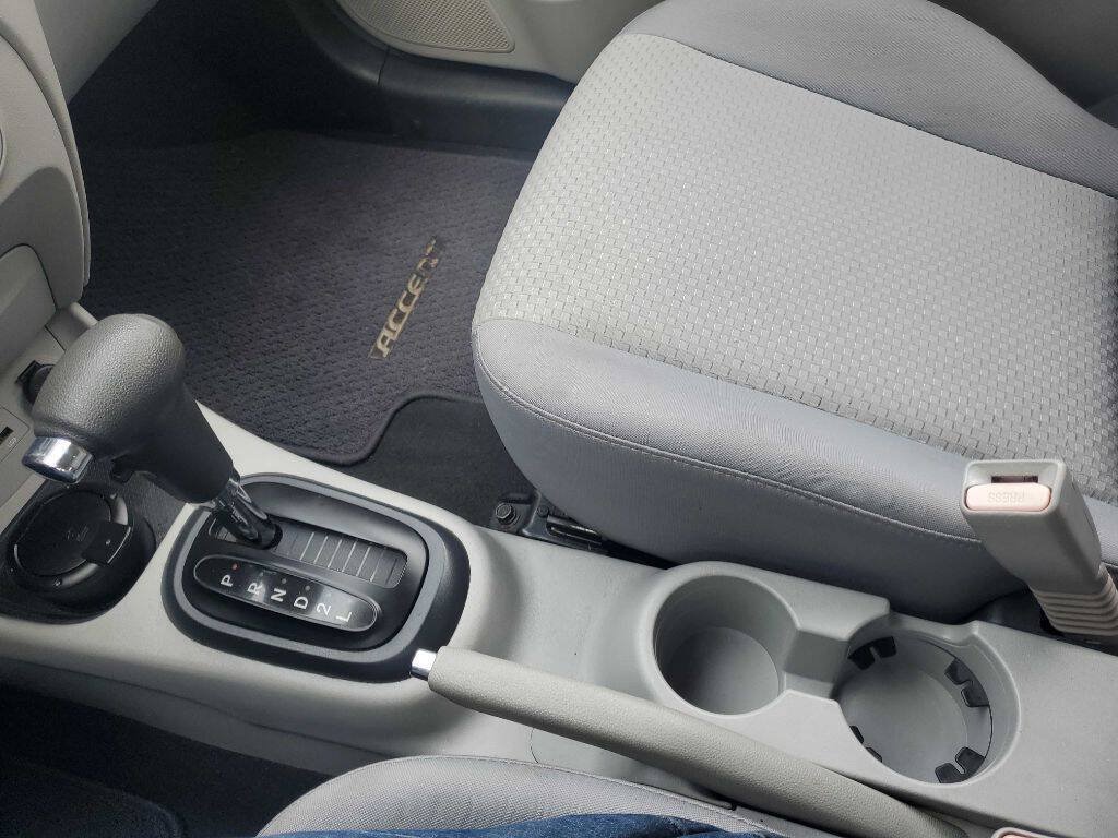 Used 2010 Hyundai Accent GS w/ Premium Pkg 3 FWD image 23