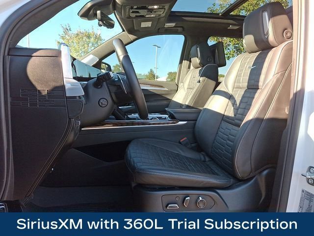 Used 2025 Cadillac Escalade Sport Platinum w/ LPO, Floor Liner Package AWD/4WD image 7