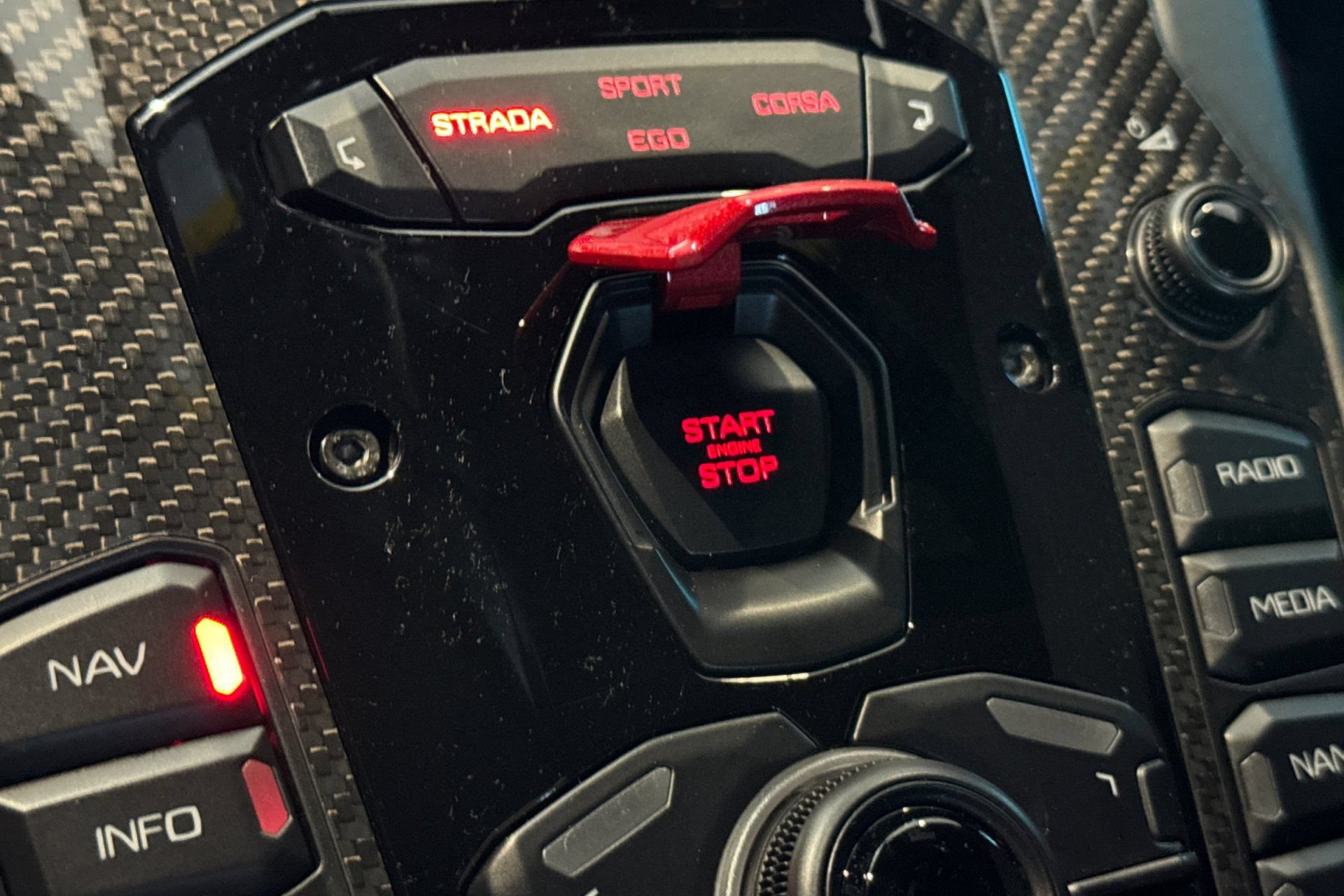 Used 2020 Lamborghini Aventador SVJ AWD/4WD image 26