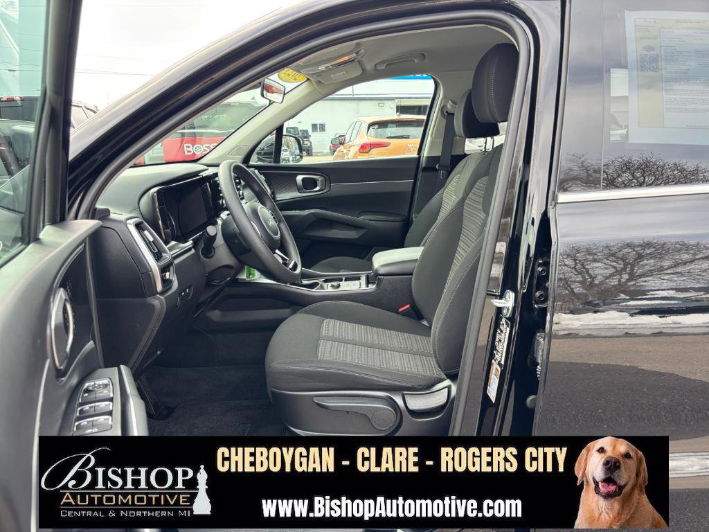 Used 2023 Kia Sorento LX image 10