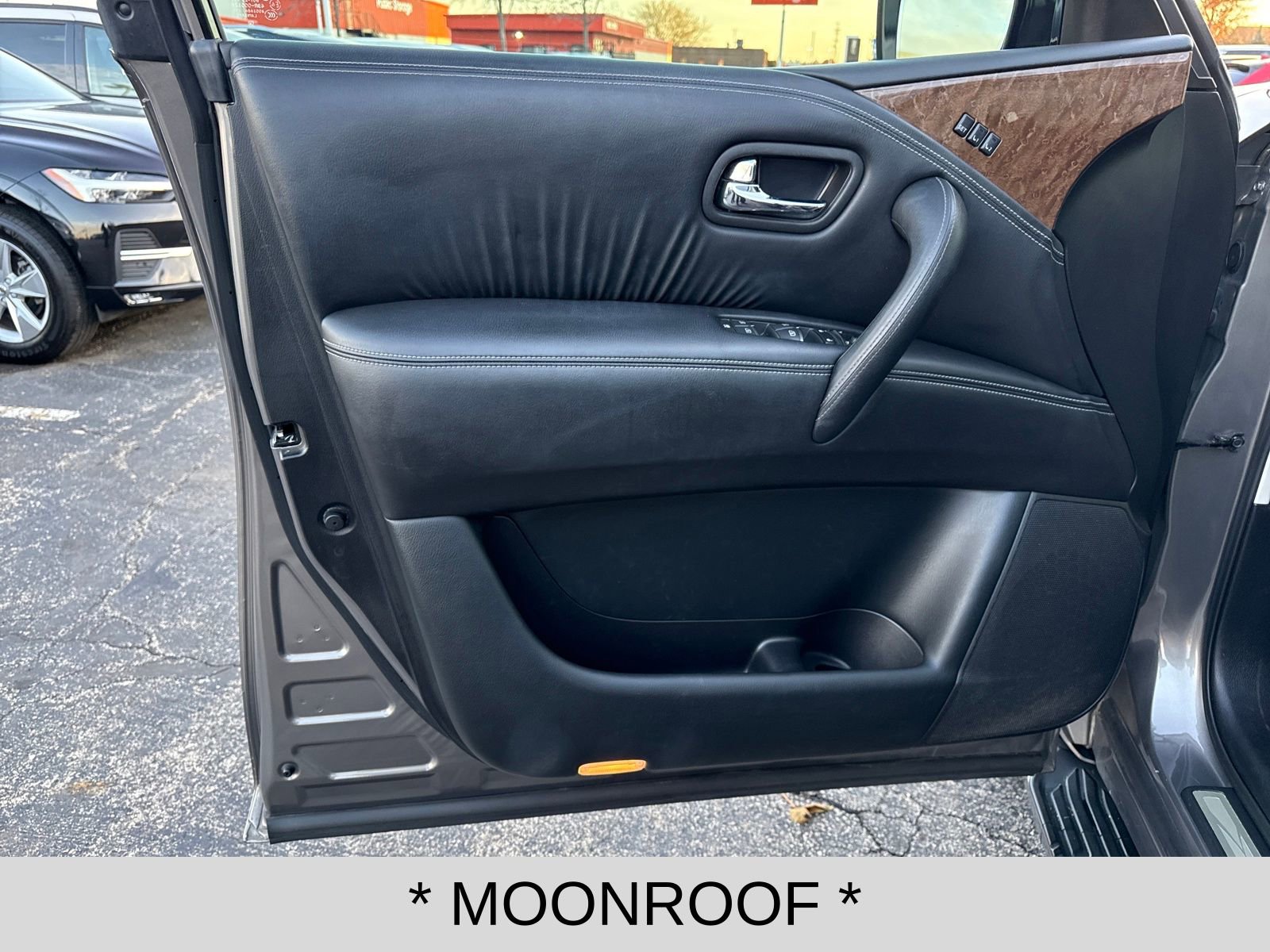 Used 2016 INFINITI QX80 4WD w/ Driver's Assistance Package image 10