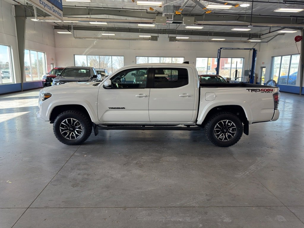 Used 2020 Toyota Tacoma TRD Sport w/ Technology Package AWD/4WD image 2