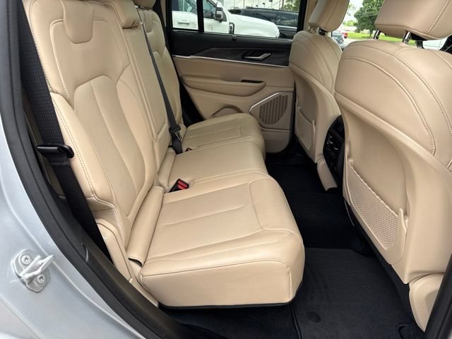 Used 2022 Jeep Grand Cherokee Limited w/ Luxury Tech Group II AWD/4WD image 15