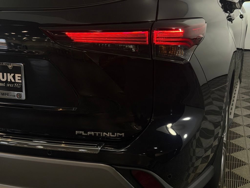 Used 2024 Toyota Highlander Platinum FWD image 10