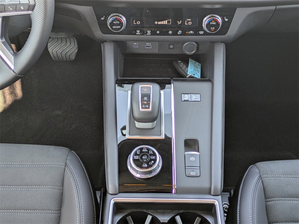 New 2025 Mitsubishi Outlander SE image 19