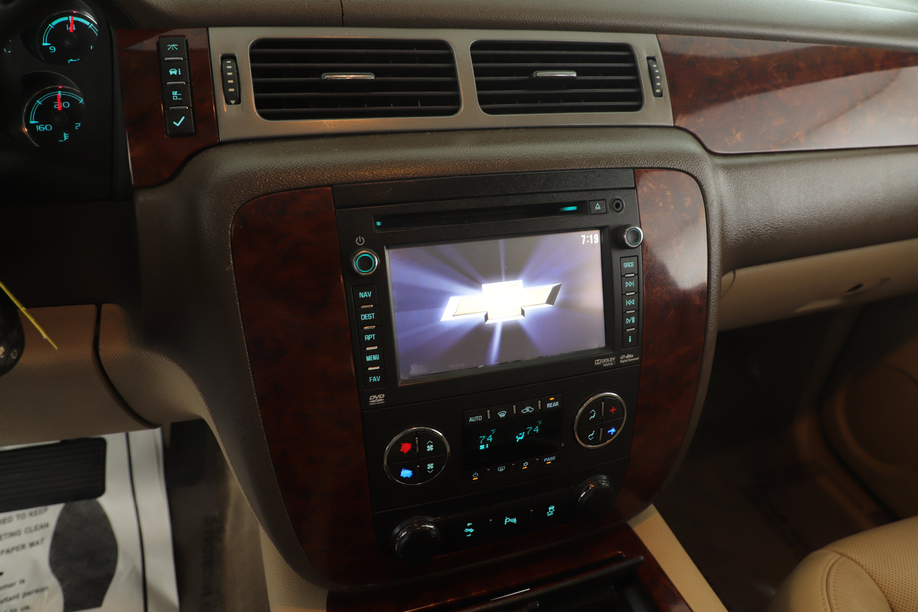 Used 2013 Chevrolet Suburban LTZ image 14