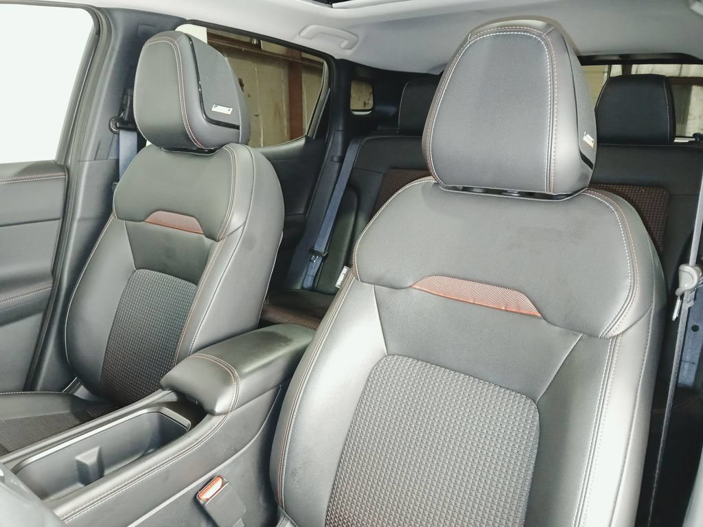 Used 2025 Nissan Kicks SR w/ SR Premium Package AWD/4WD image 11