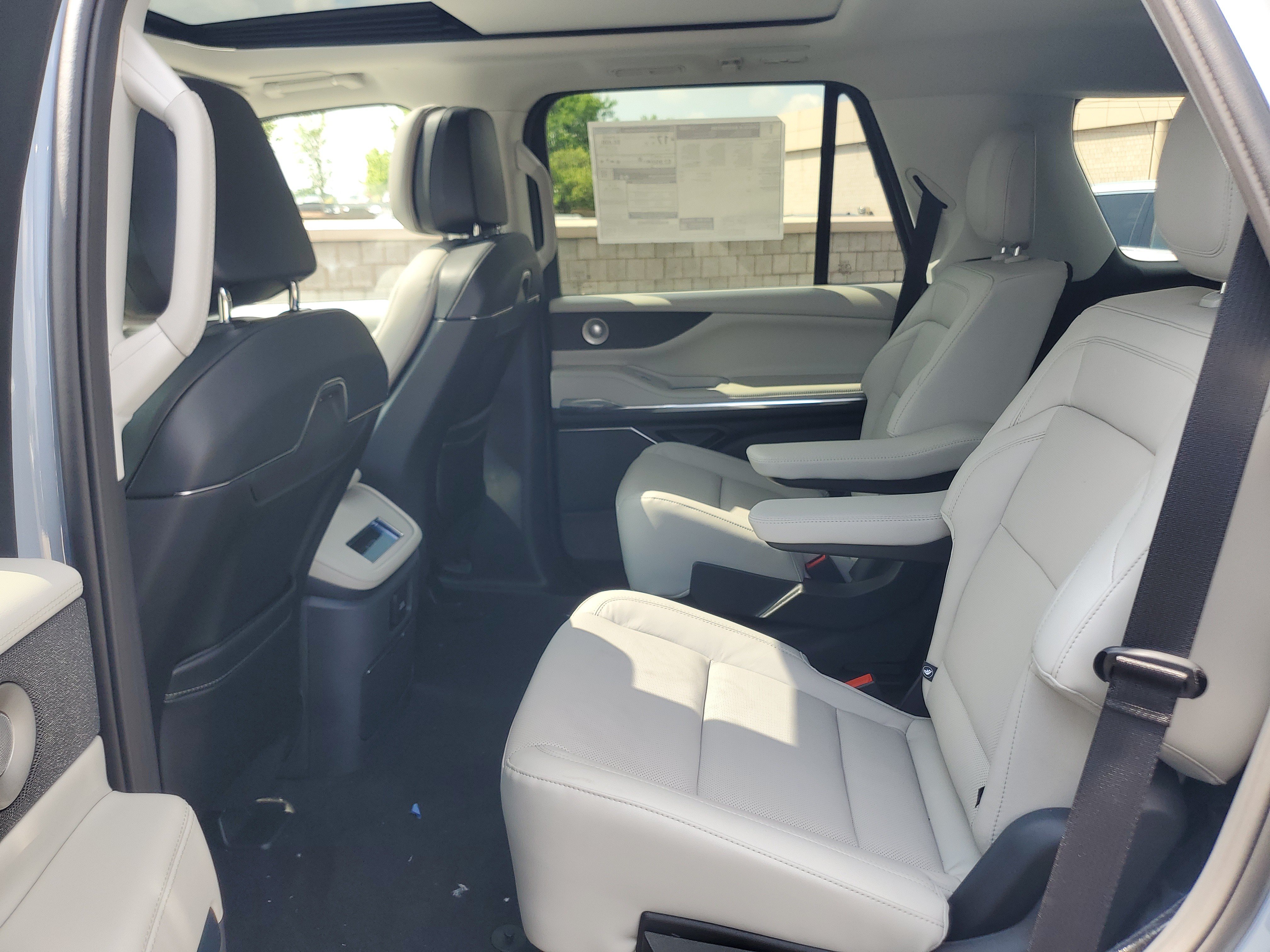 New 2026 Lincoln Navigator Reserve w/ Jet Appearance Package AWD/4WD image 26