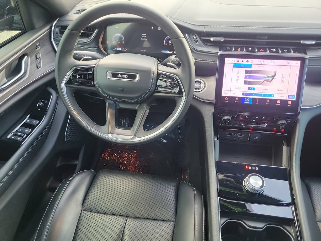 Used 2023 Jeep Grand Cherokee Overland w/ Luxury Tech Group IV RWD image 13