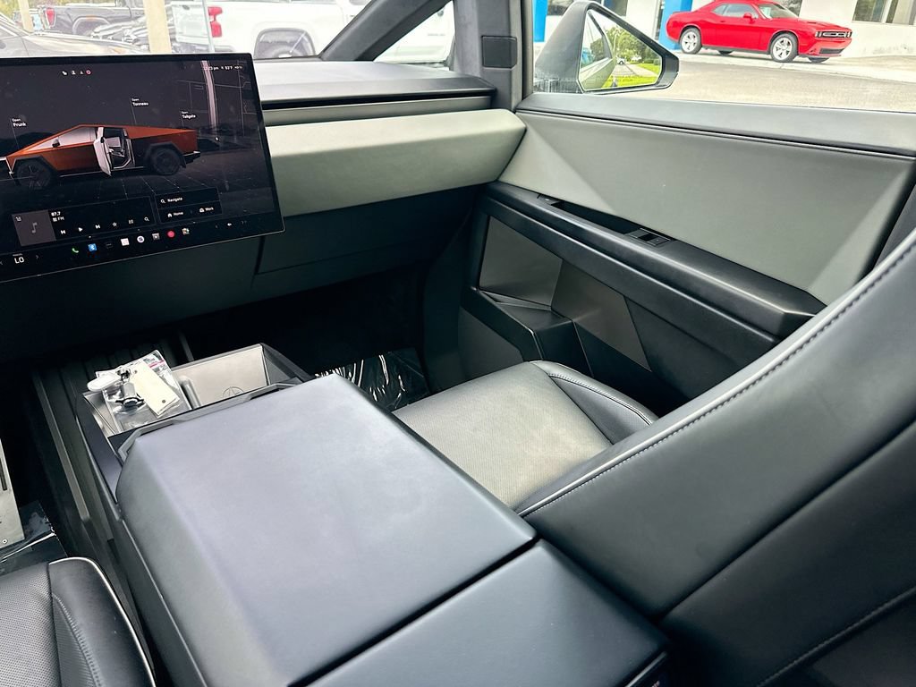 Used 2024 Tesla Cybertruck AWD Crew Cab image 22