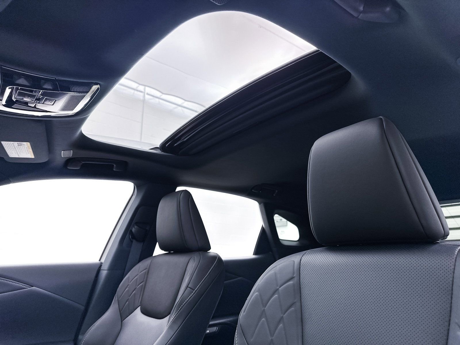 Used 2024 Lexus RX 350 FWD w/ Technology Package image 3