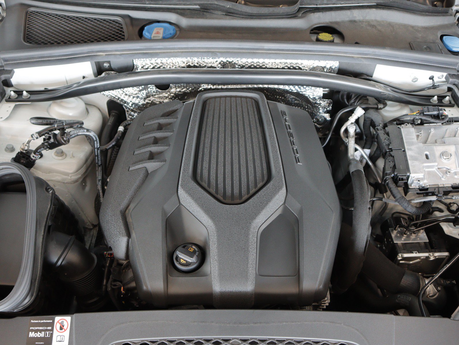 Used 2026 Porsche Macan AWD/4WD image 24