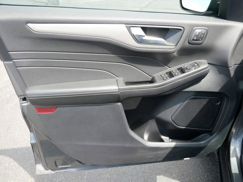 Used 2022 Ford Escape SEL w/ Technology Package image 8