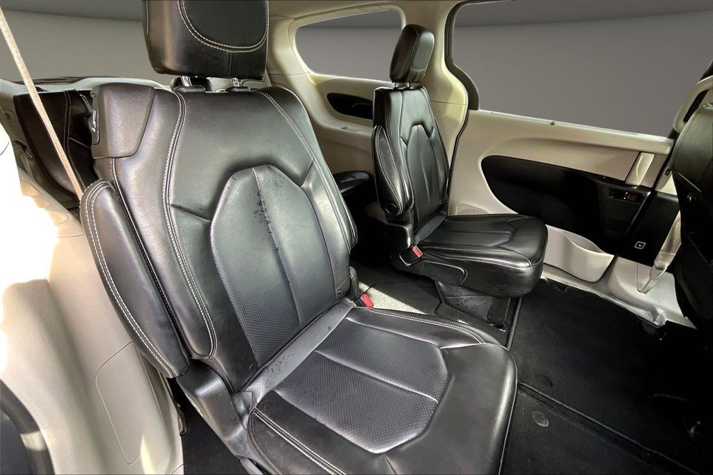 Used 2023 Chrysler Pacifica Touring-L FWD image 27