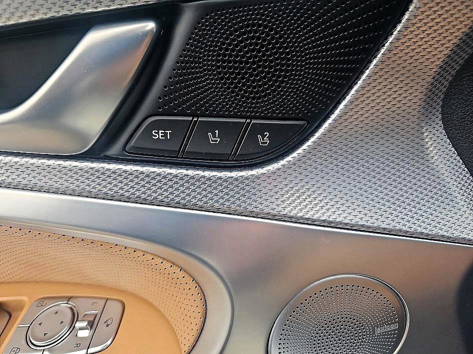 Used 2022 Genesis G70 2.0T w/ Prestige Package image 11