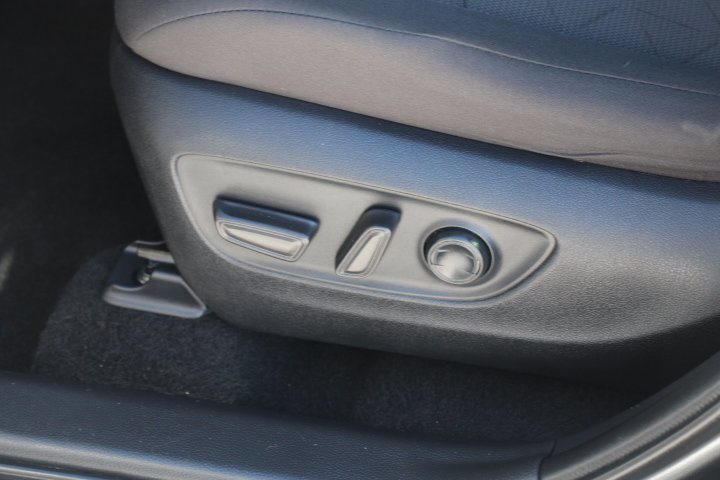 Certified 2022 Toyota RAV4 XLE w/ Convenience Package FWD image 12