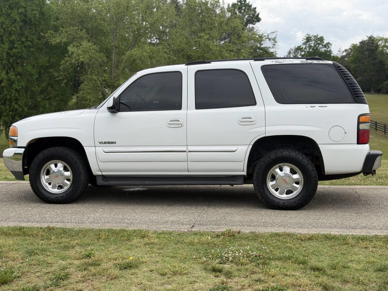 Used 2004 GMC Yukon SLE AWD/4WD image 7